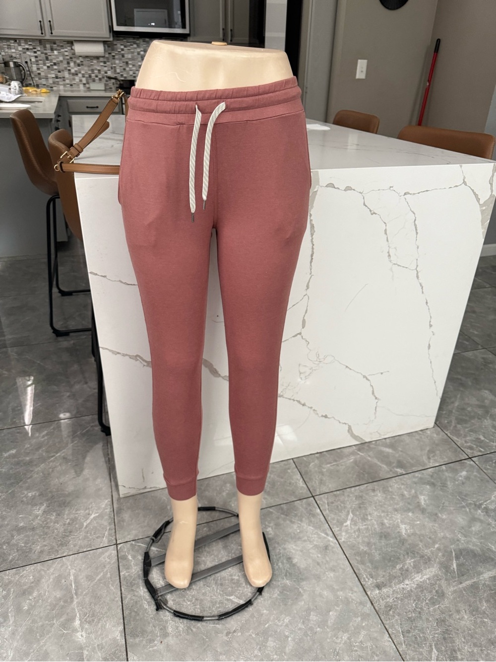 vuori size xs Mauve Pink Drawstring Joggers